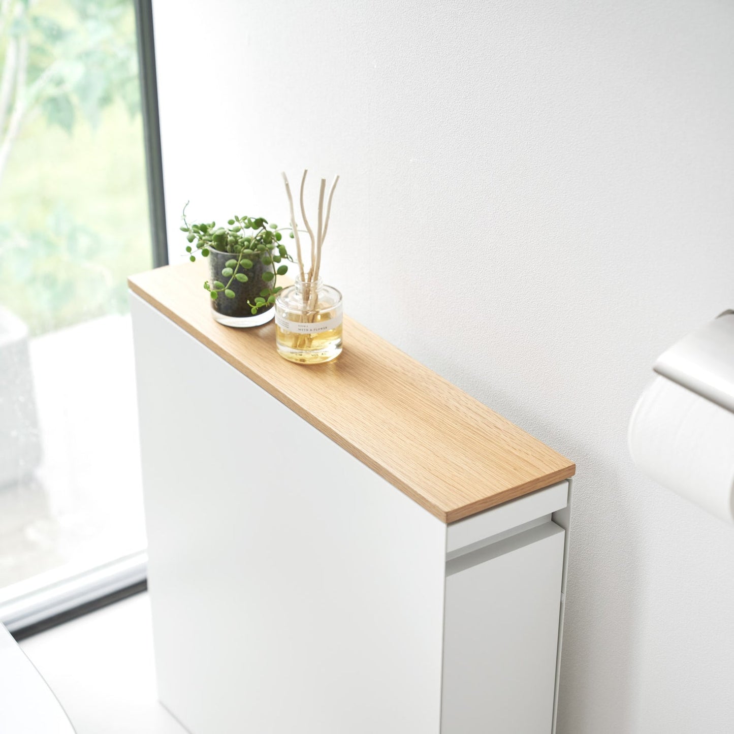 🚽 Pull-Out Bathroom Storage Cabinet