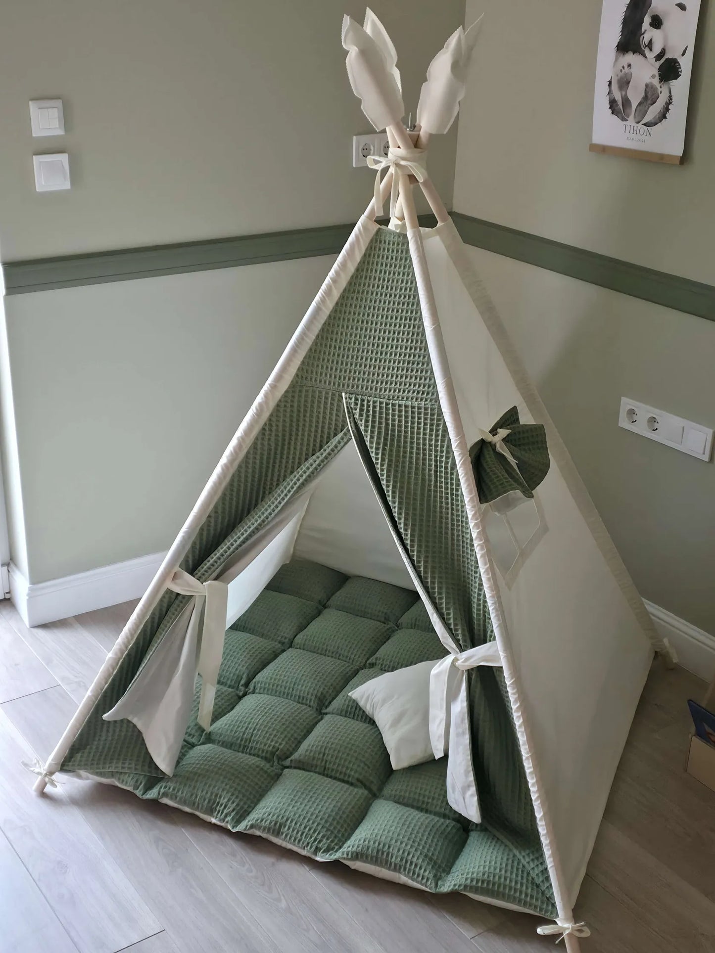 🏕️ Kids Wigwam Play Tent | 150cm Tall | Indoor/Outdoor | Includes Cushion & Feathers