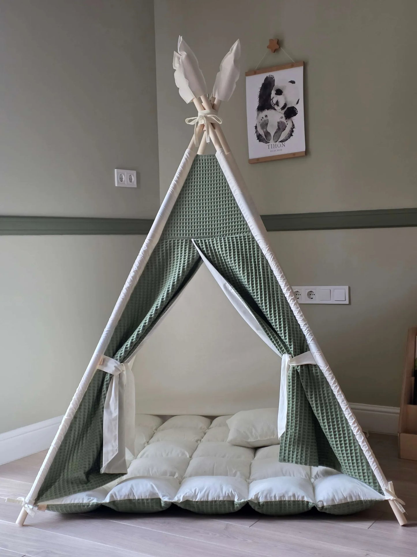 🏕️ Kids Wigwam Play Tent | 150cm Tall | Indoor/Outdoor | Includes Cushion & Feathers